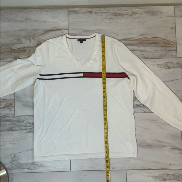 Tommy Hilfiger V-Neck Sweater – XXL – Ivory w/ Red & Navy Accents – Classic Knit - Picture 3 of 8